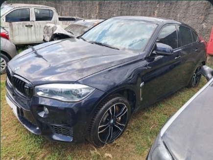 BMW X6 M 4.4 V8 2016 no pátio do Desmanche Barizon