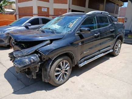 Fiat Toro Volcano 2.0 Diesel 4x4 2019 no pátio do Desmanche Barizon